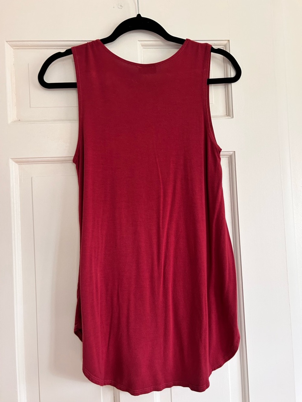 Azules Deep Red Sleeveless Flowy Tank - Picture 3 of 3